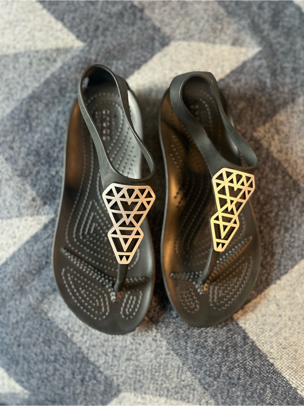CROCS Black Sandal with Gold Geometric Accent • Women’s 6